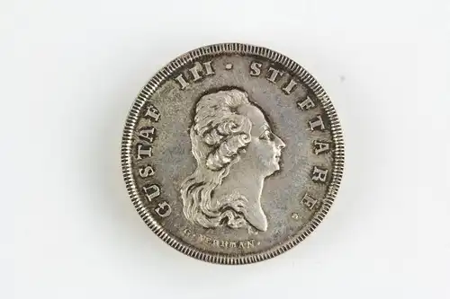 Medaille der schwedischen Akademie, Silber, Vorderseite: Portrait von Gustav III, Stifter der schwedischen Akademie d. 20. März 1786, Rückseite: Schriftzug: SNILLE OCH SMAR (Genialität und Geschmack), D: 35 mm, Zustand ss.