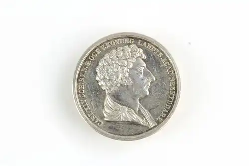 Medaille, Schweden, Silber, Vorderseite: Portrait von Carl XIV (1818-1840), Umschrift, Rückseite: Pflug mit Ochse auf Feld, Umschrift, für Verdienste in der Landwirtschaft. Zustand: ss. D: 31 mm.