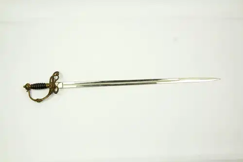 Schwert, Österreich, um 1900, Feuerwehr, K+K Monarchie, Bronzegefäß mit schwarzem Holzgriff, vernickelte Klinge, unberührter Zustand, Scheide fehlt. L: 86 cm.