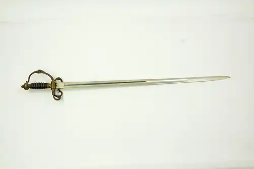 Schwert, Österreich, um 1900, Feuerwehr, K+K Monarchie, Bronzegefäß mit schwarzem Holzgriff, vernickelte Klinge, unberührter Zustand, Scheide fehlt. L: 86 cm.