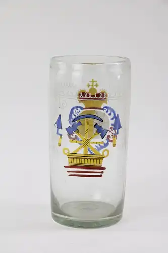 Großes Becherglas - Zunftglas, Sachsen, 1798, auf Schauseite das kursächsische Wappen in polychromer Malerei, rückseitig mit Maureräxten und Maurerwerkzeug verziert, bezeichnet "VIVAT CUHRSACHSEN ANNO 1798, Johann Antereas Schumann Vivat die...