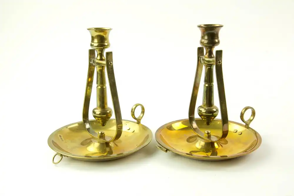 Paar Leuchter, 20. Jh, Messing, für Tisch und Wand geeignet, neuwertig, schöne Patina. H: 19 cm. 1