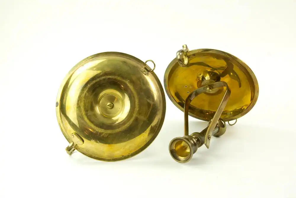 Paar Leuchter, 20. Jh, Messing, für Tisch und Wand geeignet, neuwertig, schöne Patina. H: 19 cm. 2