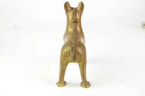 2 Öllampen, Deutschland, um 1900, Hersteller: Firma Erhard und Söhne, Bronze graviert in Form von kleinen Löwen, der kleine Löwe komplett, bis auf den Einfüllstöpsel, graviert mit Weihnachten 1911, beim großen Löwen fehlen der Dochthalter, der...