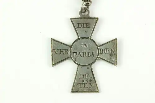 Collier, Deutschland, um 1814, Silber, Erbskette mit 12 Siegespfennigen aus den Befreiungskriegen, anhängendes Kreuz mit der Aufschrift: Die Verbündeten in Paris/ Den 31ten März 1814, äußerst selten, leichte Tragespuren,  L: 47 cm