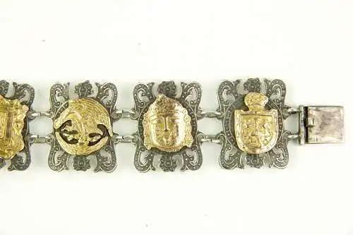 Armband, Mexiko, 20. Jh., 925er-Silber, und 10 Karat Gold, massives, gegliedertes Silberarmband, Glieder mit geprägten, und mit verschiedenen Motiven verzierten Goldblechen, Gebrauchsspuren, L: ca. 20 cm, 50 g.