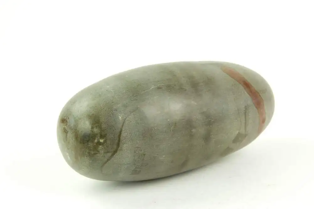 3 Shiva Lingam Steine, 20. Jh., Symbol des Phallus als Sinnbild des Shivas, unbeschädigt, 2x L: 20 cm, 1x L: 10 cm. 5