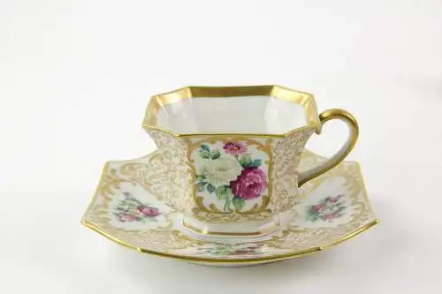 Tasse und Untertasse, Anf. 20. Jh., gemarkt Rosenthal, verziert mit Rosen- und Goldmalerei, unbeschädigt, H: 6 cm