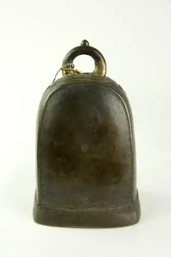 Tempelglocke, Asien, 18./19. Jh., Bronze, Holzklöppel mit Blei und mit Stoff umwickelt, H 24 cm.