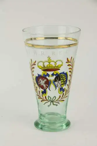 Abrißglas, Mitte 19. Jh., grünstichig, konische Form, auf der Schauseite verziert mit dem bekrönten Wappen von Litauen und Kursachen, flankiert von Lorbeerzweigen in Emailmalerei, unter weiß gefassten Goldrand und über Wappen mit Krone...