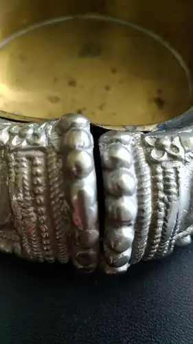 Antike silberne Armband, Indien. In Aschenbecher umgewandelt.