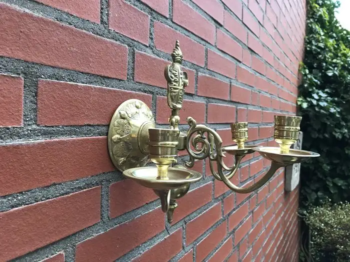 1 Paar Messing Wand Kerzenhalter zweite Hälfte 18. Jahrhundert 

 1