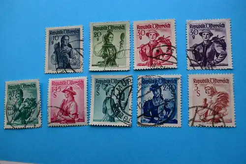 Freimarken: Trachten - 9 Briefmarken gestempelt