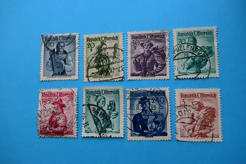 Freimarken: Trachten - 8 Briefmarken gestempelt