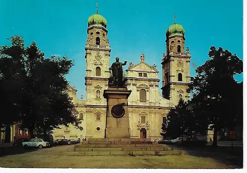 Ansichtskarte Passau - Dom und Domplatz - gelaufen 1974