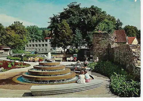 Ansichtskarte Bad Orb - Springbrunnen mit Stadtmauer - gelaufen 1972