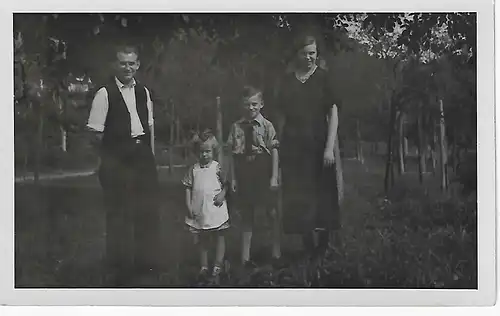 Familienfoto - Alter unbekannt