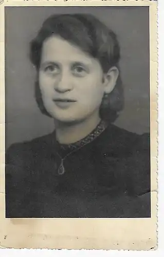 Familienfoto junge Frau - 1944