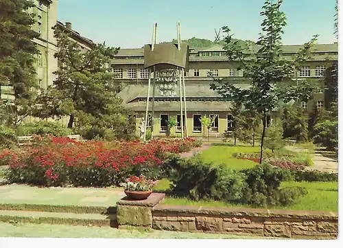 Ansichtskarte Meißen - Werkhof mit Glockenturm - VEB Staatliche Porzellan-Manufaktur Meißen - DDR - gelaufen 1971