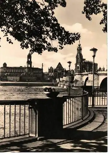 Ansichtskarte Dresden - Blick zur ehemaligen Hofkirche - gelaufen 