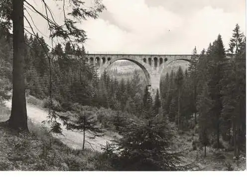 Ansichtskarte Ernstthal am Rennsteig - Sommerfrische und Wintersportplatz - Brücke im Finstergrund - gelaufen 1970