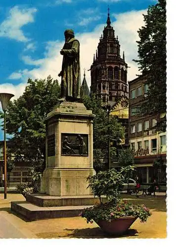 Ansichtskarte Mainz - Gutenberg - Denkmal und Dom - gelaufen 1962