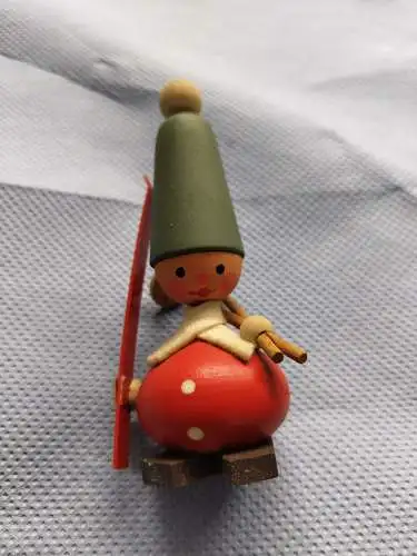 Original DDR Holzfigur
