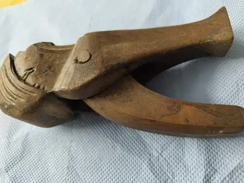 antiker Nussknacker aus Holz