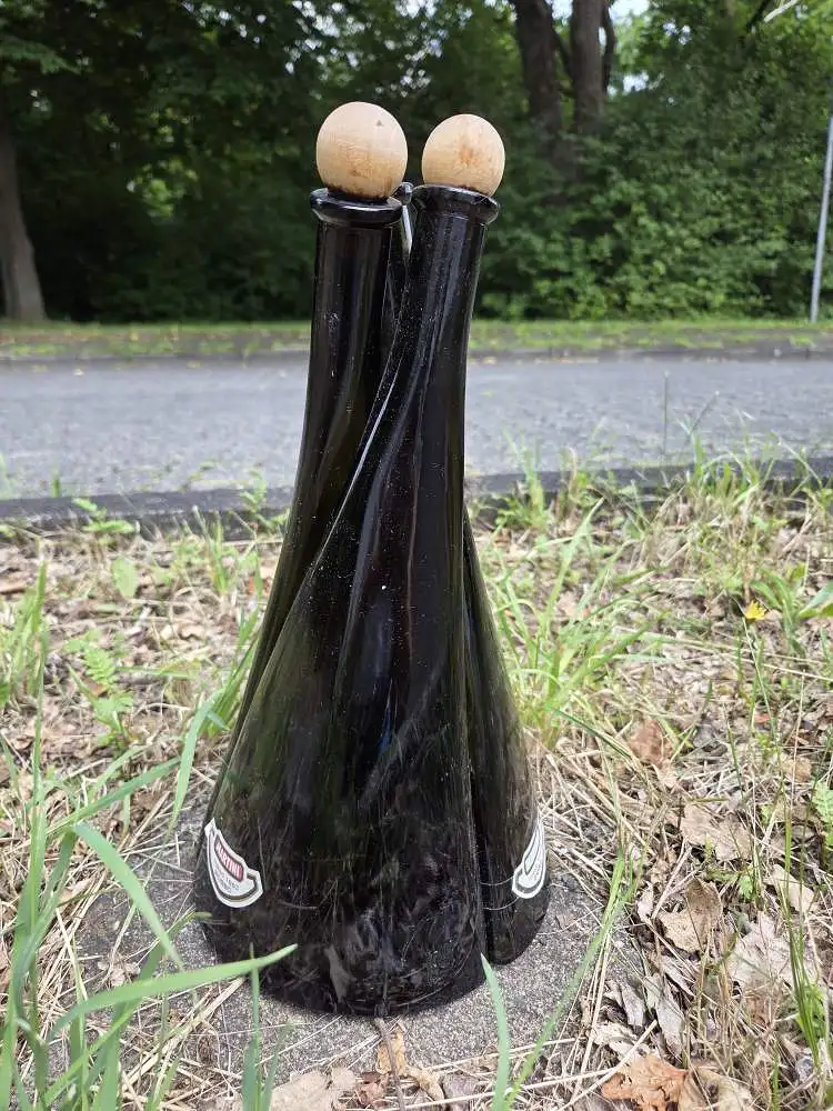 O. Frey & Co. - ineinandergreifende Glaskaraffen 0