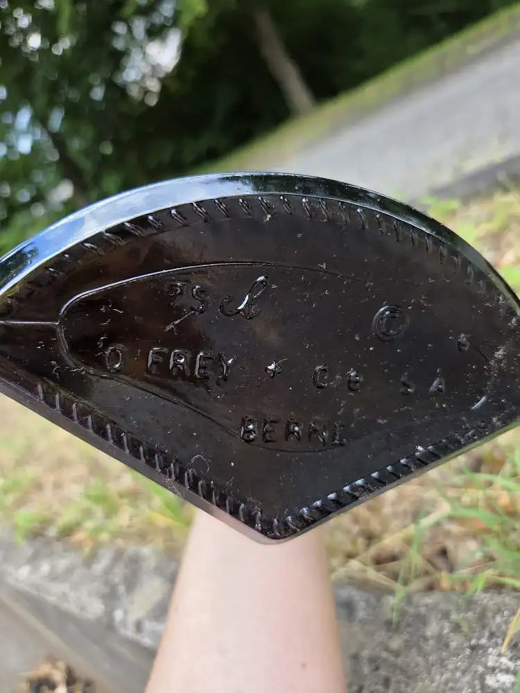 O. Frey & Co. - ineinandergreifende Glaskaraffen 2