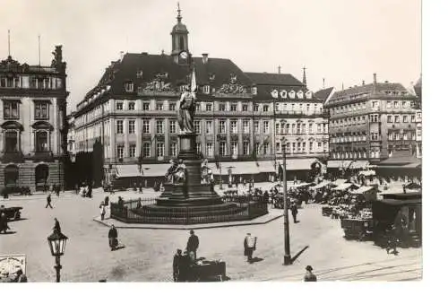 Ansichtskarte Dresden - Altmarkt mit Altem Rathaus, Löwen-Apotheke und Germania-Denkmal - nicht gelaufen