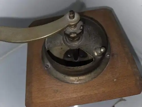 Antike Kaffeemühle
