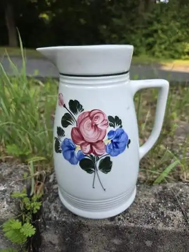 Großer Krug aus Porzellan, Lilien Österreich, handbemalt 