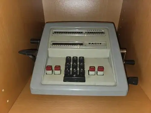 Vintage Facit Mechanischer Taschenrechner – Bürodeko der 1960er Jahre 
