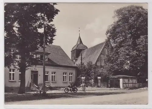 60711 AK Buchholz, Kreis Röbel / Müritz -Vue de rue avec église du village 1971