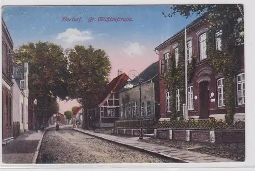 66977 AK Nortorf - Große Mühlenstraße, Straßenansicht mit Fußgängern