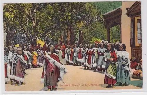70359 Ak Femmes dansantes à Leh, Himalaya vers 1920