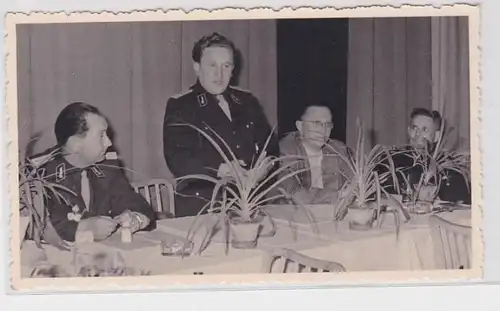 73606 photo Allemand Reichsbahn officiers avec des planches russes vers 1960