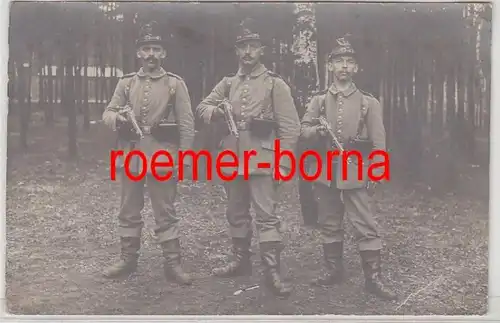 75783 Foto Ak 3 sächsische Jäger mit Uniform und Gewehr um 1910