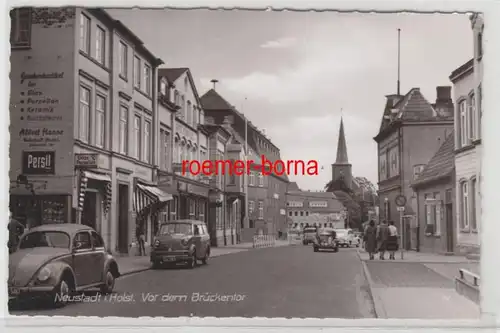 76749 Photo Ak Neustadt i.Holst. Avant la porte du pont vers 1960