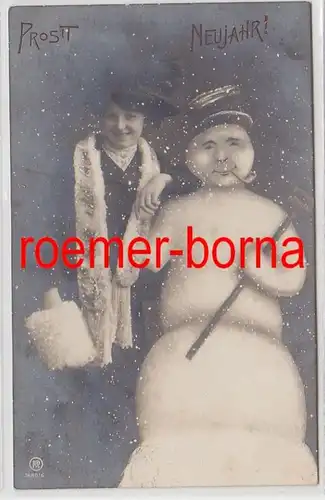 78678 Neujahrs Ak Dame mit Pelz posiert mit Schneemann 1909
