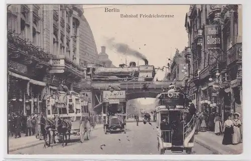 79642 AK Berlin - Gare de Friedrichstrasse avec locomotives à vapeur & bus