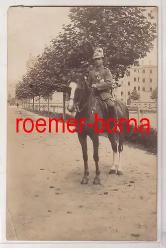 80170 Foto Ak Feldgrauer Soldat des Infanterie Regiment 32 um 1915