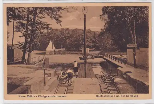 88919 Ak Königswusterhausen neue Mühle Bootsschleppe an der Schleuse um 1920