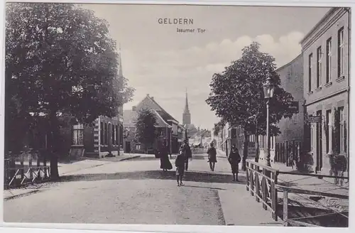89861 AK Gelder - Issumer Tor, vue sur la rue avec les enfants avant affaires vers 1920