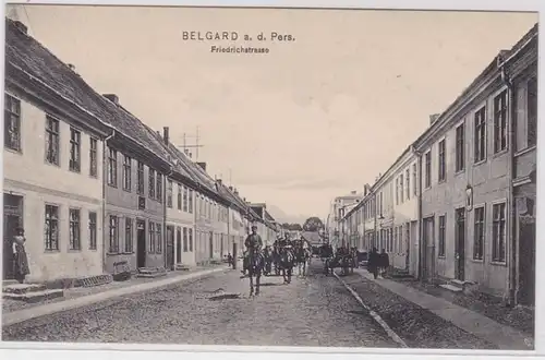90327 Ak Belgard à Persante Friedrichstrasse vers 1910