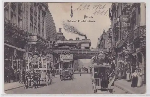 90608 AK Berlin - Gare de Friedrichstrasse, vue sur la route avec les voitures