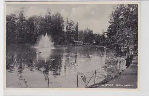 90755 AK Landau (Palatinat) - Est Parkweiher avec cygnes et fontaines 1944