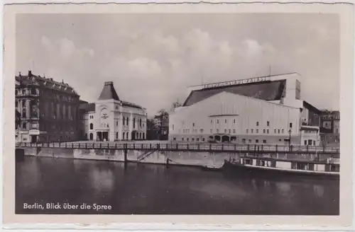 93045 Ak Berlin Vue sur la Spree avec Friedrichstadt Palace 1950