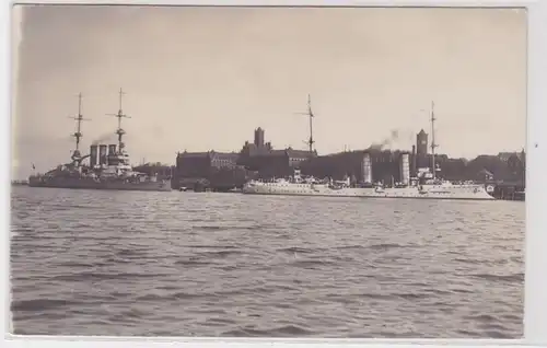 21377 Photo Ak navire de ligne 'Brunswick' et croiseur •Medusa' 1923
